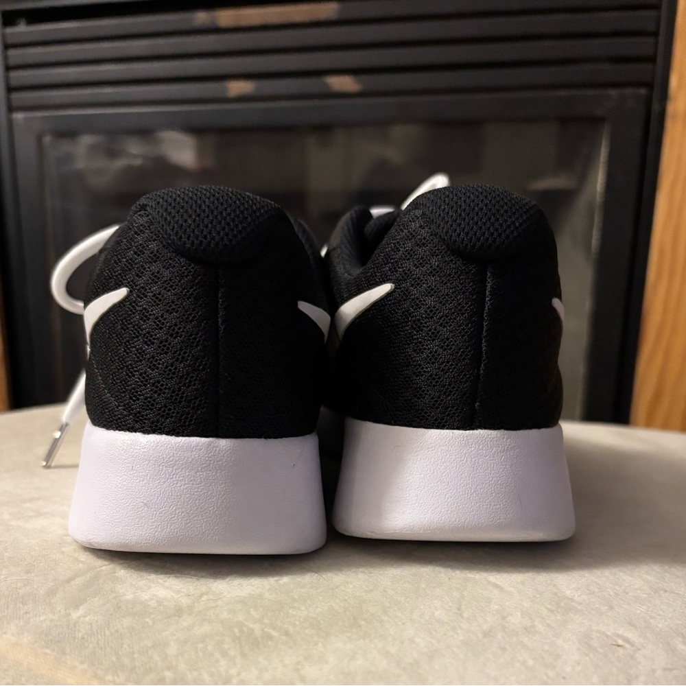 Nike shoes
Women’s size 7 - Picture 5 of 12